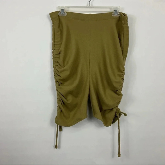 PrettyLittleThing Olive Rib Ruched Side Cycling Shorts Size 14 - Picture 1 of 7